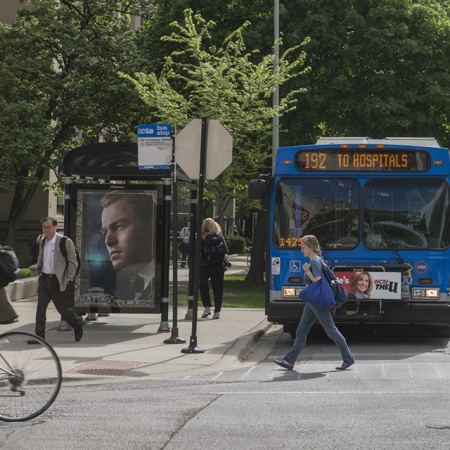 A CTA bus at the intersection of 59th Street and Ellis Avenue. 